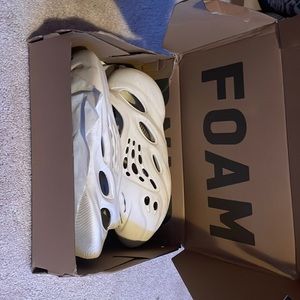 White/Ararat Yezzy foam rnnrs size 11